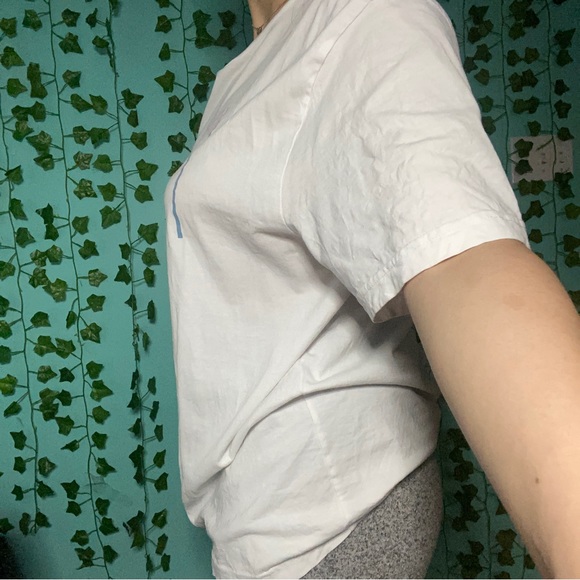 White graphic tee - Picture 7 of 16